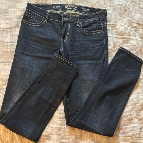 ******SOLD******Buckle Black Skinny Jeans. - Picture 1 of 3